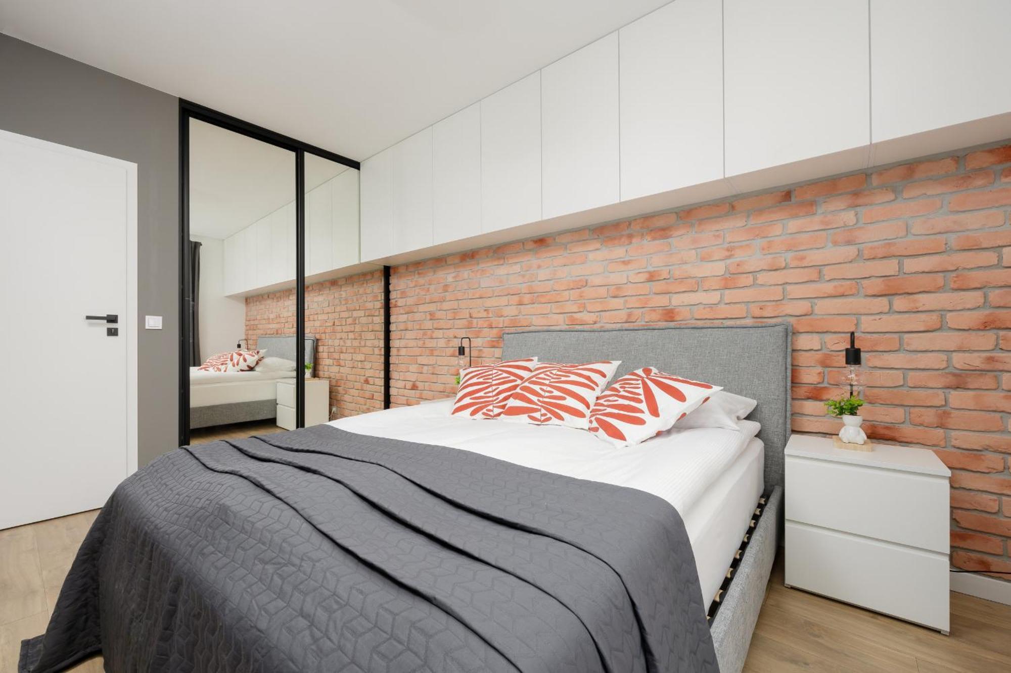 Apartament Industrial With Parking Wola By Renters